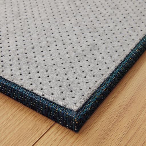 裏面はズレを防ぐすべりにくい加工。