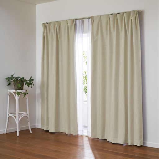 アイボリー<br>冬は冷気を、夏は直射日光をカットし、一年中快適に。