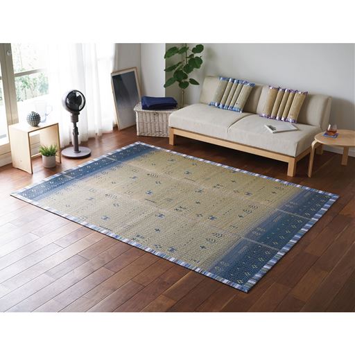 ブルー系(ギャッベ柄) 横240×縦180cm<br>映えるエスニック柄でお部屋を華やかに。