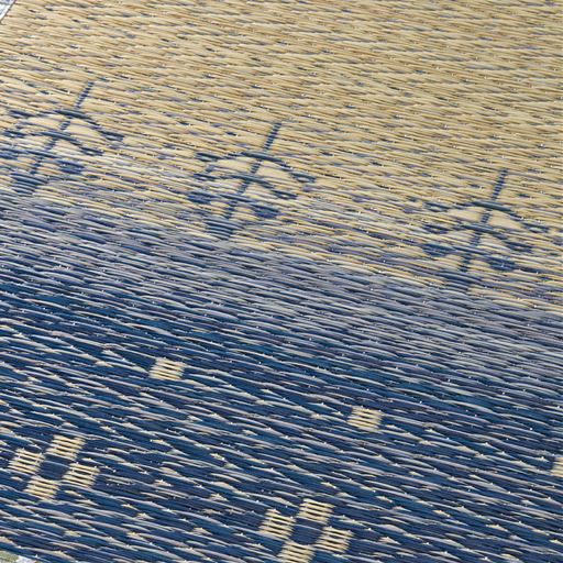 生地拡大(ブルー系)<br>色染めしたい草を編み込んでグラデーションに仕上げています。