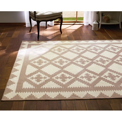 ベージュ系(横240×縦176cm)<br>足離れがよく、爽やかなデザインの綿混平織りラグです。