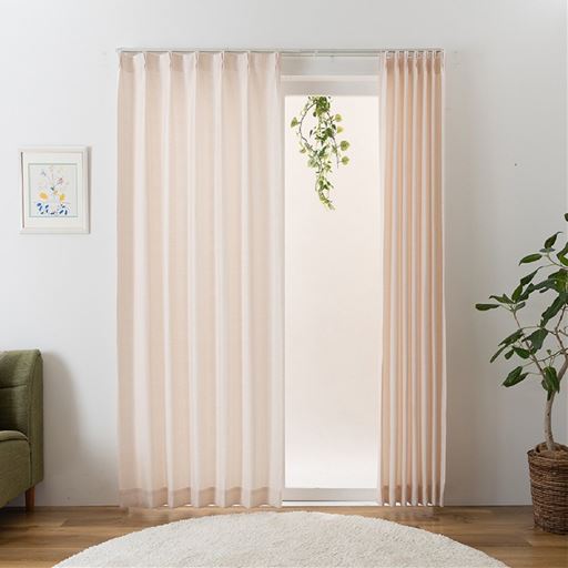 ペールピンク<br>形状記憶加工で裾が広がりにくく、きれいなドレープを保ちます。