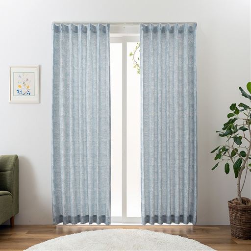 ブルー<br>ナチュラルな明るい光がお部屋に入る非遮光タイプ。