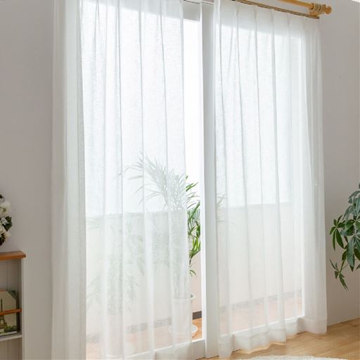 オフホワイト<br>麻調の風合いが魅力的な、無地のボイルカーテンです。