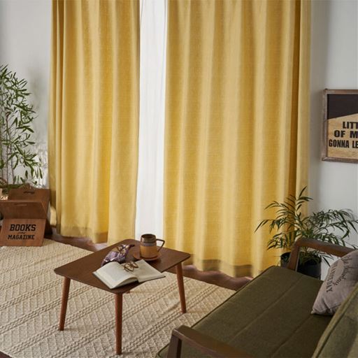 イエロー<br>シンプルなデザインと明るいカラーが美しい、防炎カーテンです。