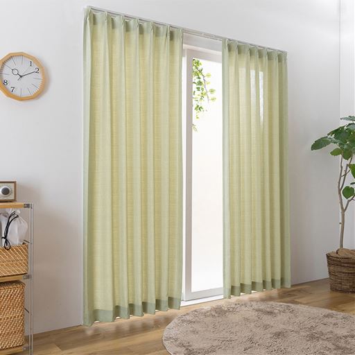 グリーン<br>柔らかな生地感と色味が優しい雰囲気を醸し出します。