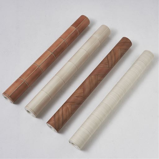 巻いた状態でお届け。サッと広げるだけで簡単に敷くことができます。