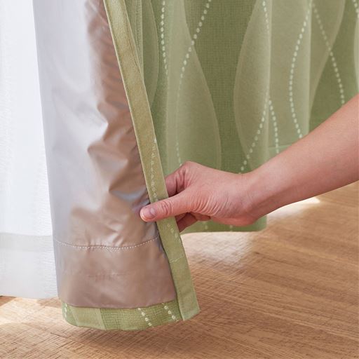 グリーン<br>アルミコーティングの裏地で太陽光や熱を反射。