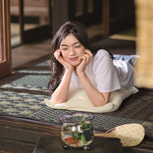 ブルー<br>い草の懐かしい香りで夏の記憶が蘇る…
