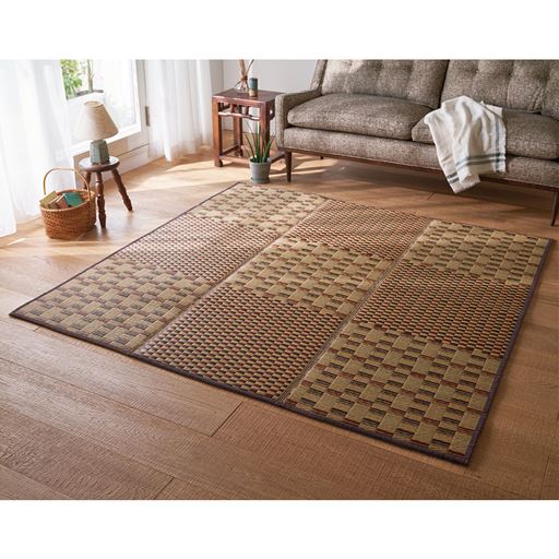 ブラウン(横180×縦180cm)<br>い草ならではの清々しい香りでリラックスできる空間に。