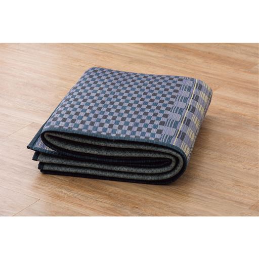 ブルー<br>オフシーズンはコンパクトに折りたたんで収納できます。