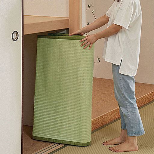 折りたためるので収納も便利。