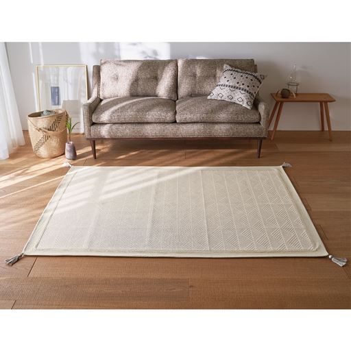 ホワイト系 横185×縦130cm<br>ざっくり素朴な風合いで夏らしく。