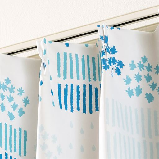 サックス系(あまつぶ)<br>形状記憶加工付きで、きれいなドレープを保ちます。