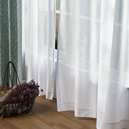 オフホワイト<br>華やかなオーナメント柄が美しい、ミラーレースカーテンです。