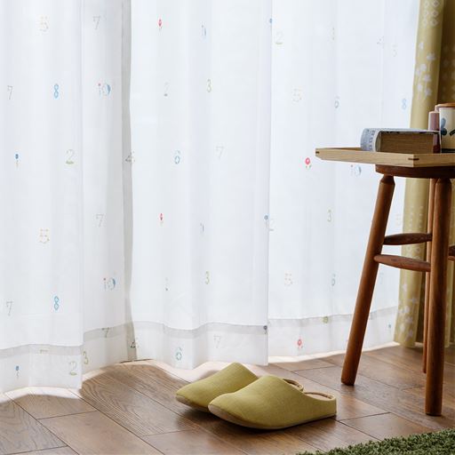 A (花数字)<br>日本の四季をやさしく表現した「星燈社」のレースカーテンです。