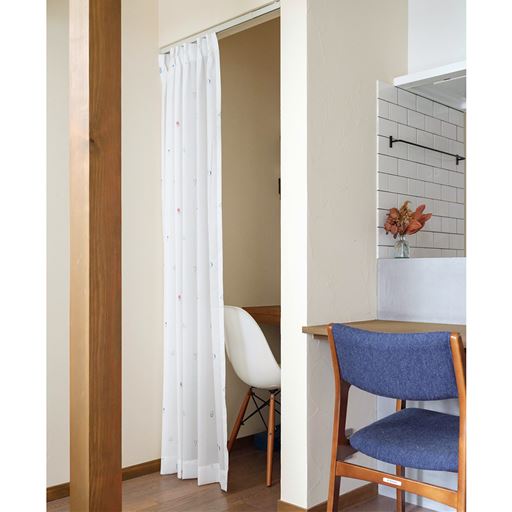 A (花数字)<br>インテリアのアクセントになるデザインで、のれんの代わりにも。