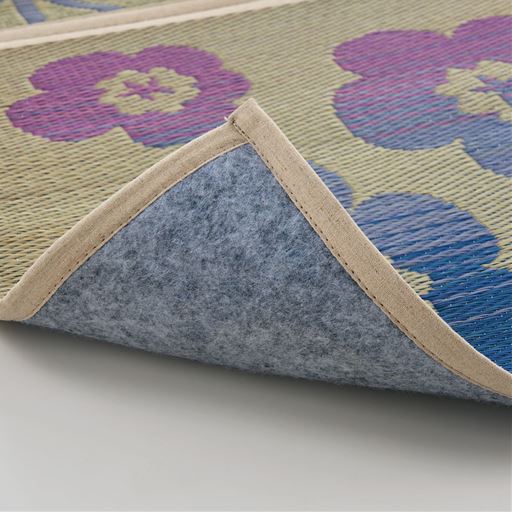 裏面は床を傷つけにくい不織布貼り。<br>※このカラーは完売しました。