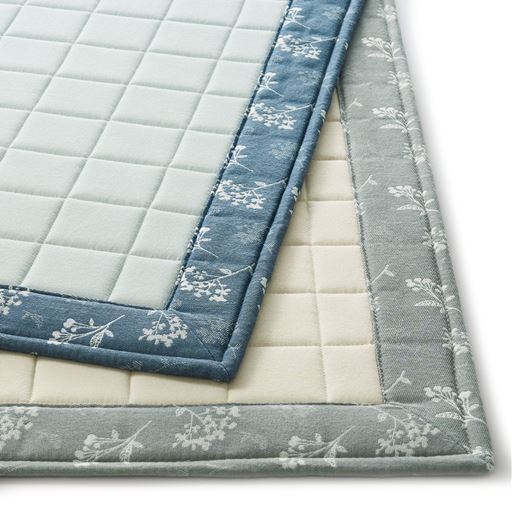 (上から) ブルー・グレー<br>インテリアに合わせやすい、落ち着いたカラーも魅力です。