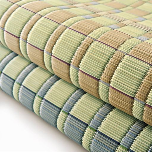 (上から)ベージュ、グリーン