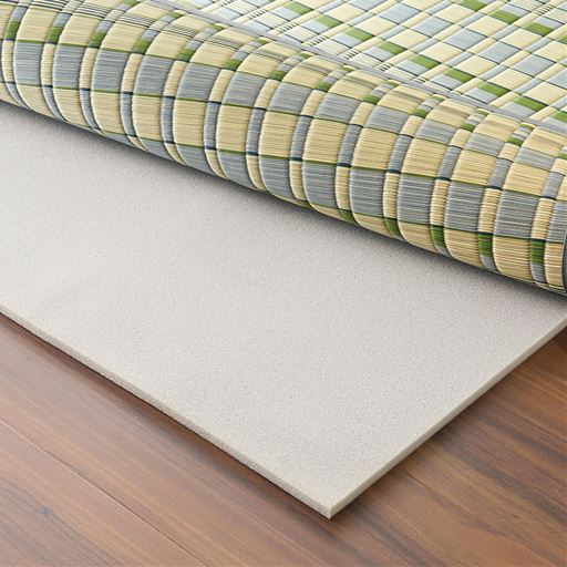 すべり止めシート付き2点セット(A・Bサイズ)をご用意! 厚み約10mmのウレタンでボリュームアップ!日本製でへたりにくいのもポイント。