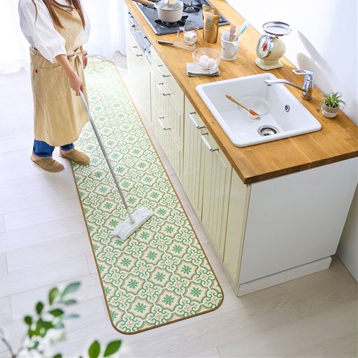 グリーン系(タイル柄)<br>水や油で汚れやすいキッチンの床も、拭くだけでお手入れ簡単。