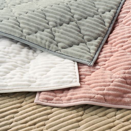 (上から) グレージュ・ミルクホワイト・ピンク・ベージュ