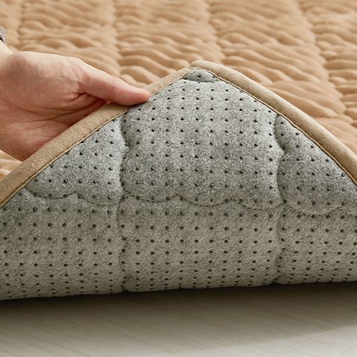 裏面はすべりにくい加工。