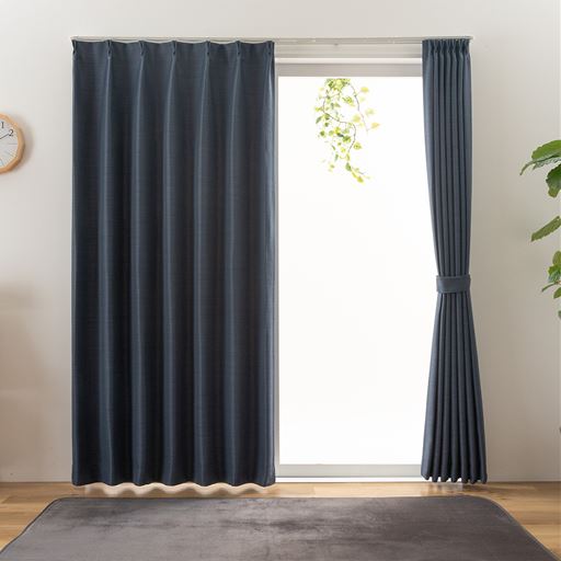 ネイビー<br>シンプルながらも奥行き感のあるデザインが上質感のあるお部屋に。