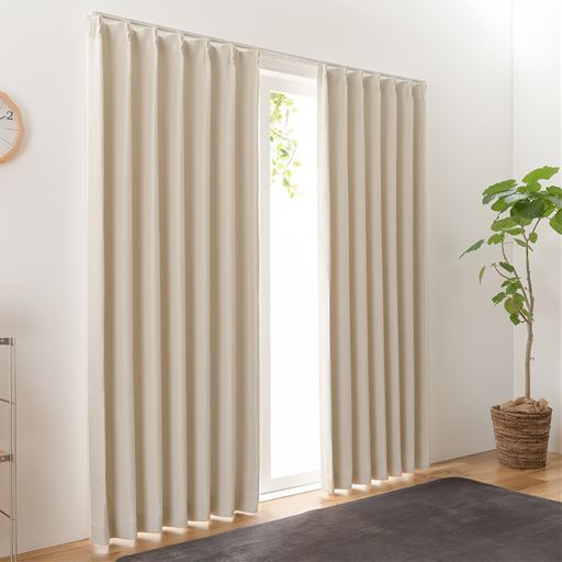 アイボリー<br>お部屋を明るい印象にしてくれる、アイボリーカラーのカーテンです。