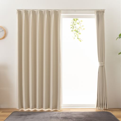 アイボリー<br>外からの光を程よく感じたい方にピッタリの2級遮光。