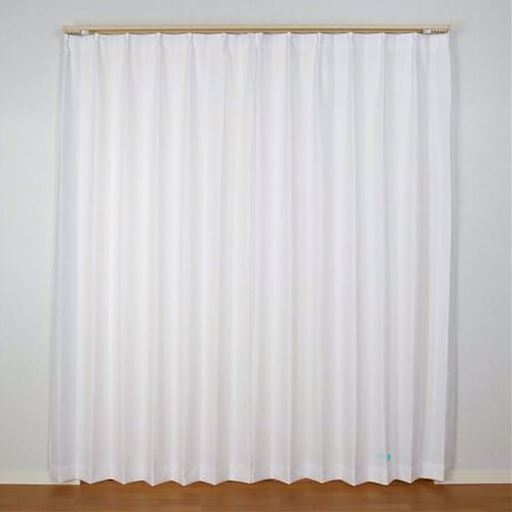 レースカーテンは日中の視線・紫外線をカットしつつ、外の景色も楽しめるほどよい透け感。