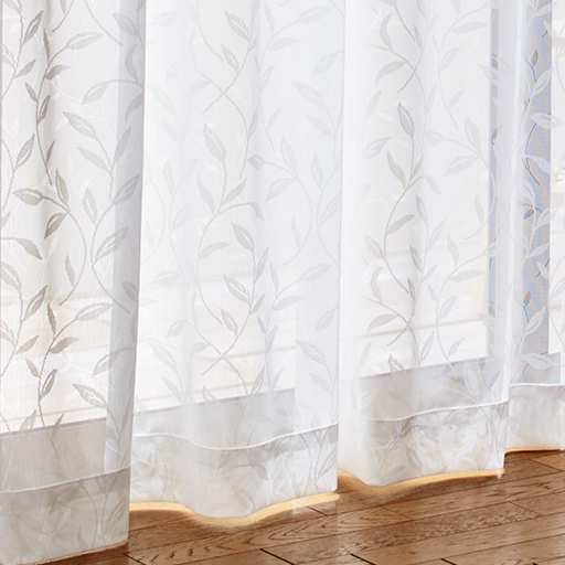 オフホワイト<br>やや透け感のある生地を通して、ナチュラルな明るい光がお部屋に入ります。