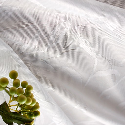 生地拡大(オフホワイト)<br>主張しすぎないリーフ柄が窓辺をおしゃれに演出。