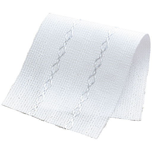 さりげない縦ストライプをあしらった無地調生地。やや厚めのしっかりとした生地感です。