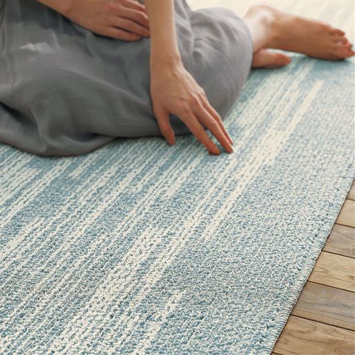 肌にやさしい天然素材のコットン・リネンと、清涼感のあるレーヨン・へたりにくいアクリル・乾きの良いポリエステルをミックス