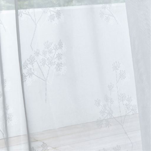 オフホワイト<br>心地よい透け感で、お部屋を暗くしたくないという方にもおすすめ。