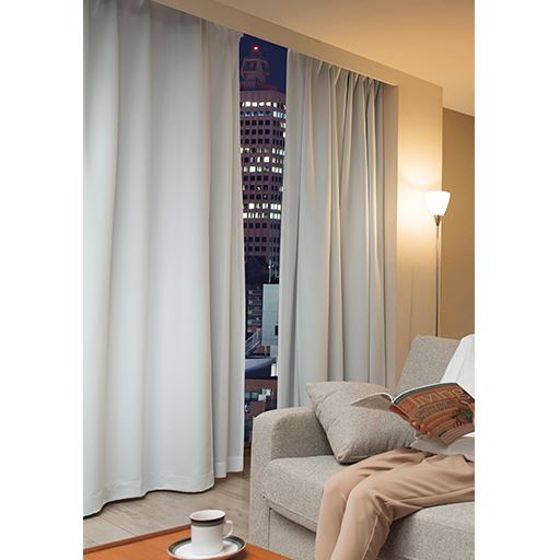 ホワイト ※写真は通常タイプ(VP-767)です。<br>夜カーテンを閉め切っても、お部屋を明るく広く見せられます。