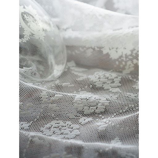 生地拡大(ホワイト)<br>ベールやドレスのような印象でロマンティックな佇まいを演出します。