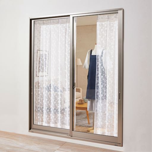 屋外から見た様子(昼)