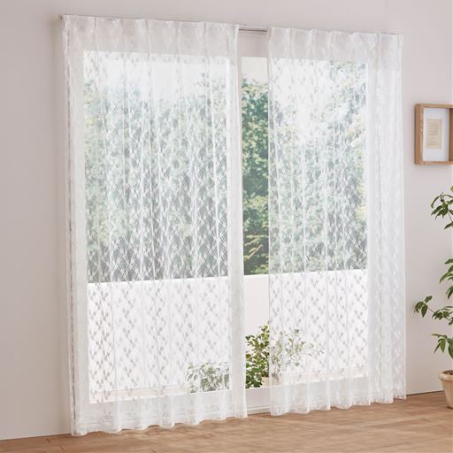 日中室内からの様子(ホワイト)<br>※使用環境の部屋の明るさにより印象は少し変わります。