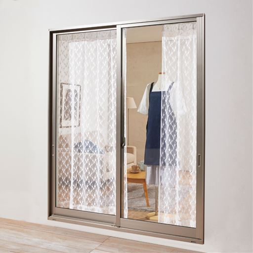 屋外から見た様子(昼)