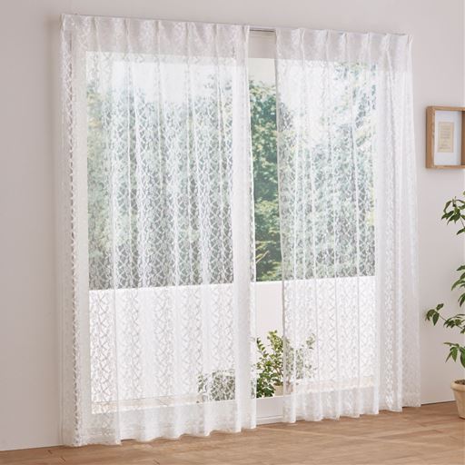 日中室内からの様子(ホワイト)<br>※使用環境の部屋の明るさにより印象は少し変わります。