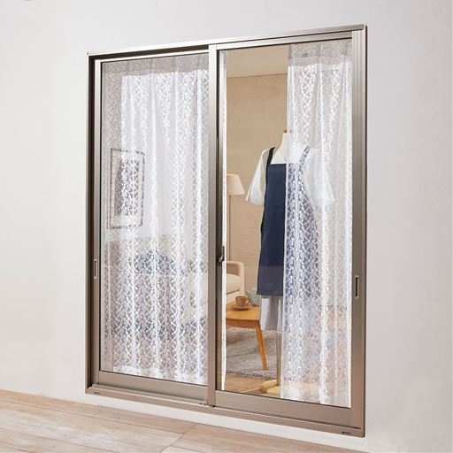 屋外から見た様子(昼)