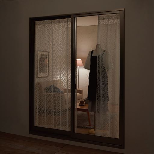 屋外から見た様子(夜)