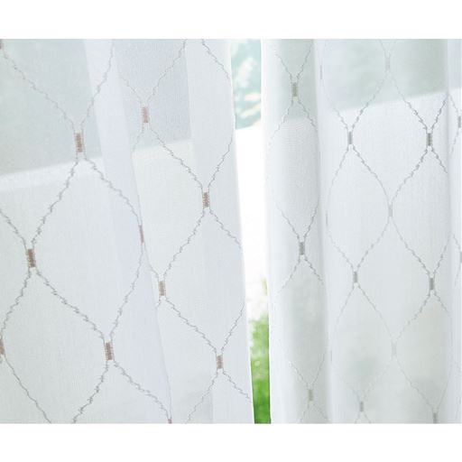 (左から) ピンク・ホワイト<br>フェミニンな格子柄が美しいレースカーテンです。