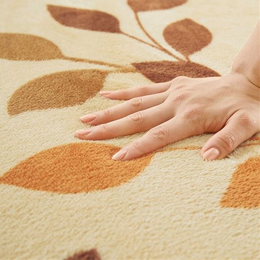 毛足約6mmでなめらかな肌ざわり。掃除機もスムーズにかけられるので、日々のお掃除もラクラクです。