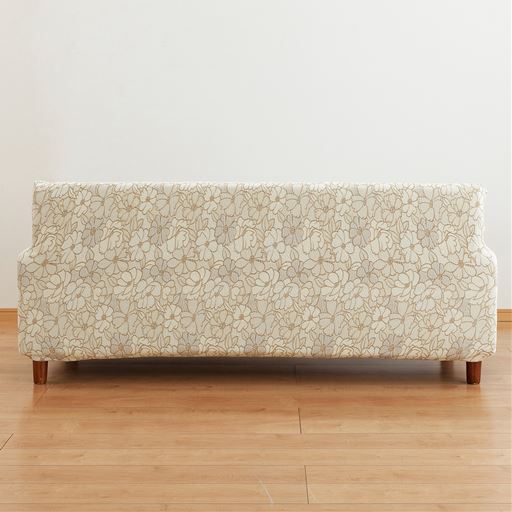 ベージュ<br>背面から見てもぴったりフィットしてすっきりした印象。