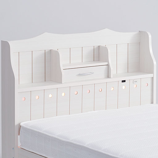 アクセントライトは白熱電球(10W)2灯を使用