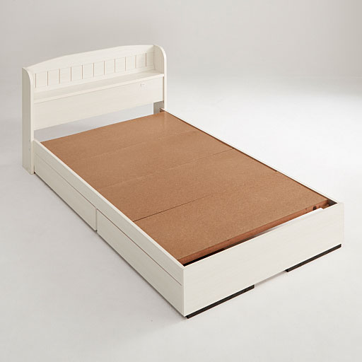 床板は丈夫な繊維板を使用